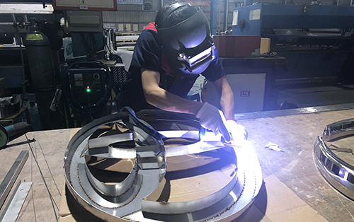 麻豆久久成人大片标识LED麻豆TV在线观看介绍：LED麻豆TV在线观看字面铝板的布局