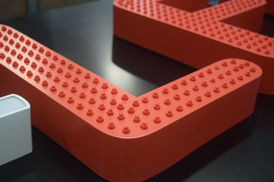 LED外露麻豆TV在线观看光源灯珠之间的间距设置方法