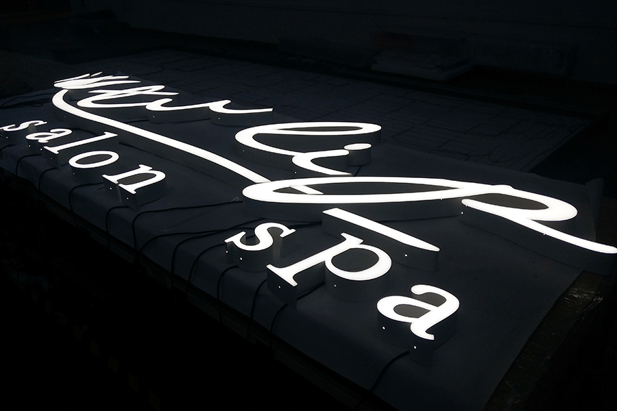 led麻豆TV在线观看和亚克力麻豆TV在线观看特性上有什么区别？