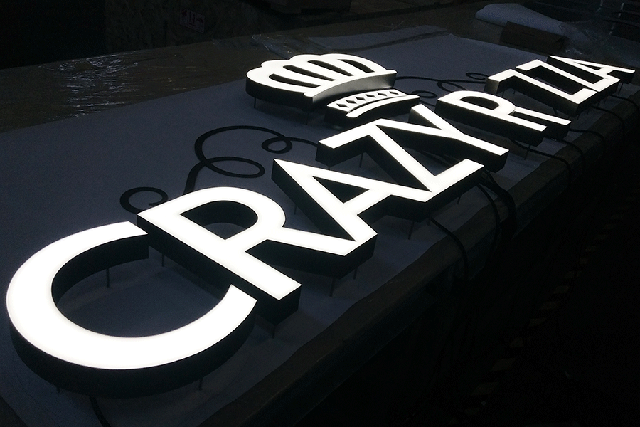 树脂字与亚克力字相比哪个比较好？