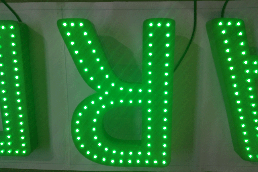 穿孔字发光标识制作有什么注意事项？