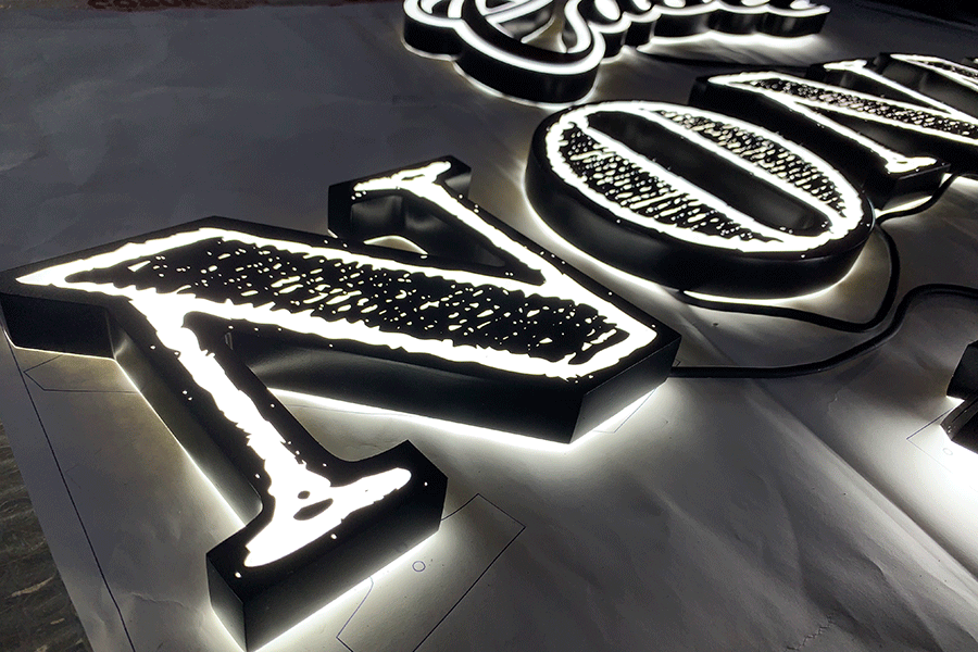 制作迷你字发光标识有什么典型特征？