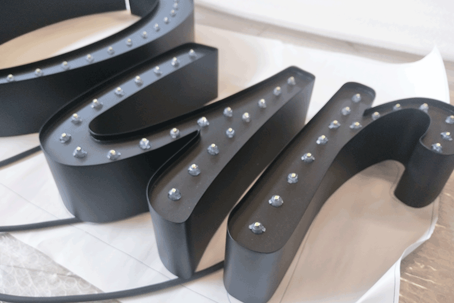 设计制作LED穿孔字有哪些注意细节？