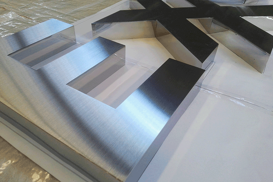 不锈钢字设计制作具备哪些特色？