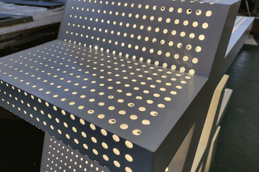 穿孔字标识标牌制作具备哪些特色？