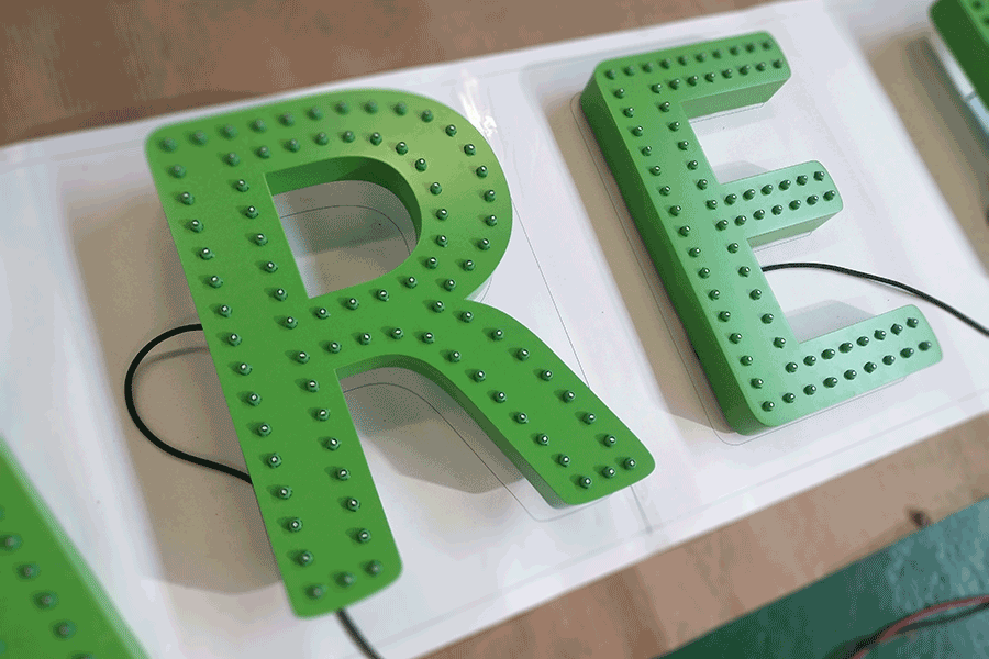 冲孔字标识标牌设计制作有什么特点? 冲孔字标识标牌设计制作有什么特点?